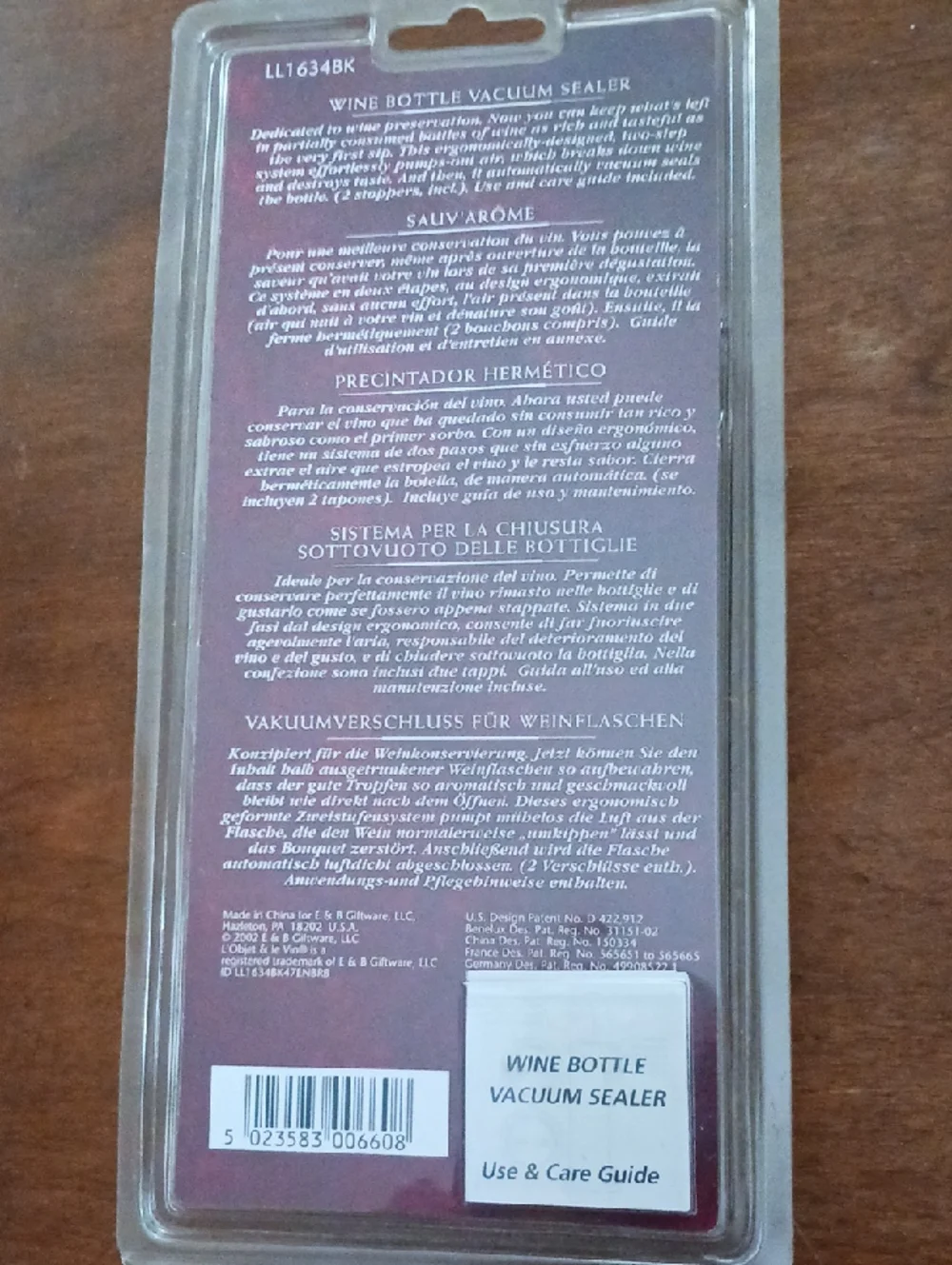 NWT Wine Bottle Vacuum Sealer with two stoppers